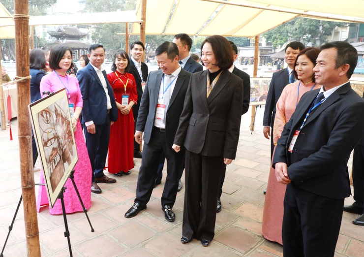 HỘI THẢO KHOA HỌC "CỘI NGUỒN TỔ TIÊN ĐẠI THI HÀO NGUYỄN DU – DANH NHÂN VĂN HÓA THẾ GIỚI". 
Từ Canh Hoạch cội nguồn tổ tiên đến Công viên văn hóa du lịch Nguyễn Du- Ảnh 3.