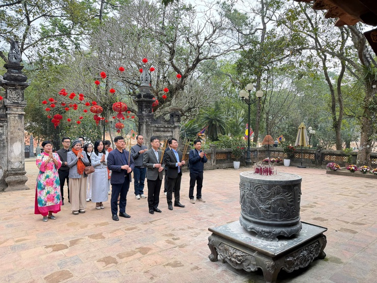 UBND XÃ SÓC SƠN LÀM VIỆC VỚI SỞ DU LỊCH HÀ NỘI VỀ XÂY DỰNG SẢN PHẨM DU LỊCH TRẢI NGHIỆM ĐÊM TẠI ĐỀN SÓC- Ảnh 1.