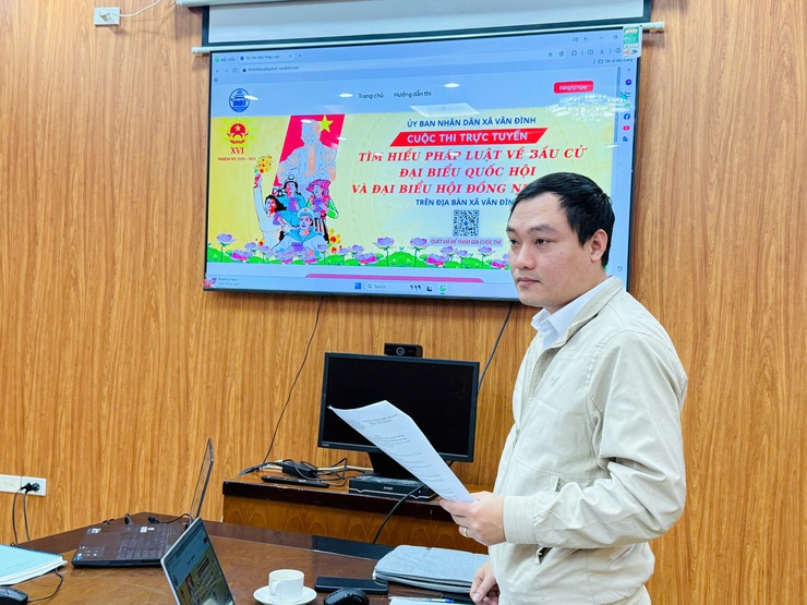 Ban tổ chức cuộc thi trực tuyến “Tìm hiểu pháp luật về bầu cử đại biểu Quốc hội và đại biểu hội đồng nhân dân” trên địa bàn xã Vân Đình họp triển khai tổ chức cuộc thi.- Ảnh 4.