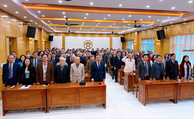 Phường Thanh Liệt: Trang trọng tổ chức lễ kỷ niệm 96 năm ngày thành lập Đảng và trao Huy hiệu Đảng đợt 3/2- Ảnh 1.