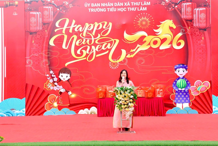 TRƯỜNG TIỂU HỌC THƯ LÂM TỔ CHỨC HỘI CHỢ XUÂN VỚI CHỦ ĐỀ “ XUÂN TÌNH NGUYỆN- TẾT SẺ CHIA”
- Ảnh 3.