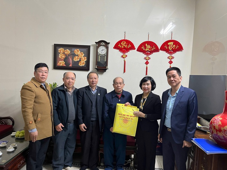 Ấm áp truyền thống Ngọc Hà: Chăm lo gia đình chính sách, gia đình khó khăn, chúc thọ các cụ tròn 100 tuổi dịp Tết Bính Ngọ 2026- Ảnh 8.
