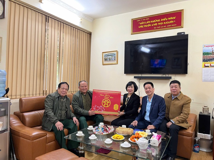 Ấm áp truyền thống Ngọc Hà: Chăm lo gia đình chính sách, gia đình khó khăn, chúc thọ các cụ tròn 100 tuổi dịp Tết Bính Ngọ 2026- Ảnh 2.