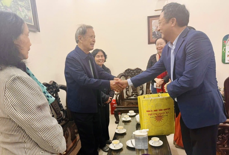 Ấm áp truyền thống Ngọc Hà: Chăm lo gia đình chính sách, gia đình khó khăn, chúc thọ các cụ tròn 100 tuổi dịp Tết Bính Ngọ 2026- Ảnh 9.