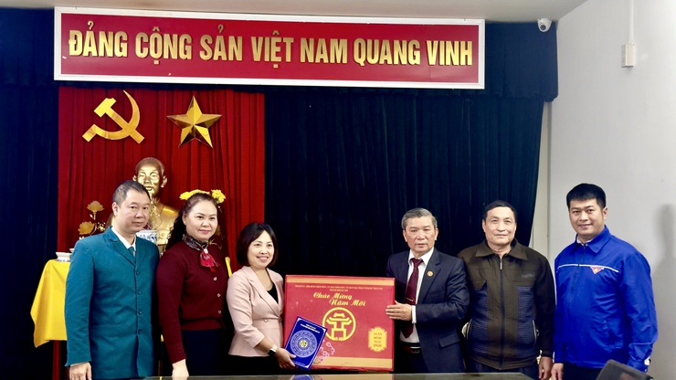 Ấm áp truyền thống Ngọc Hà: Chăm lo gia đình chính sách, gia đình khó khăn, chúc thọ các cụ tròn 100 tuổi dịp Tết Bính Ngọ 2026- Ảnh 12.