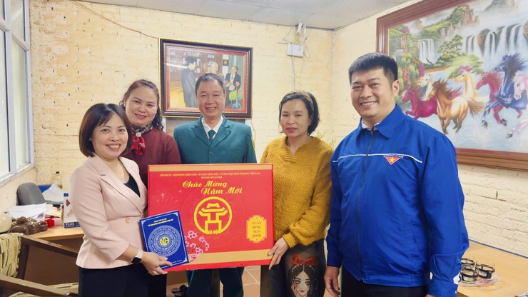 Ấm áp truyền thống Ngọc Hà: Chăm lo gia đình chính sách, gia đình khó khăn, chúc thọ các cụ tròn 100 tuổi dịp Tết Bính Ngọ 2026- Ảnh 10.