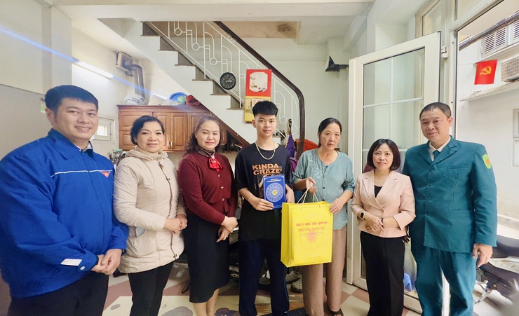 Ấm áp truyền thống Ngọc Hà: Chăm lo gia đình chính sách, gia đình khó khăn, chúc thọ các cụ tròn 100 tuổi dịp Tết Bính Ngọ 2026- Ảnh 4.