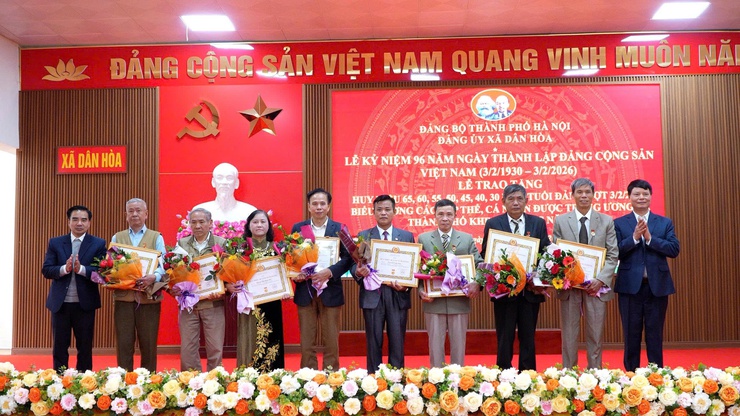 LỄ KỶ NIỆM 96 NĂM NGÀY THÀNH LẬP ĐẢNG CỘNG SẢN VIỆT NAM VÀ TRAO TẶNG HUY HIỆU ĐẢNG ĐỢT 03/02/2026 - Ảnh 10.