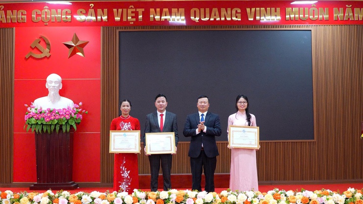 LỄ KỶ NIỆM 96 NĂM NGÀY THÀNH LẬP ĐẢNG CỘNG SẢN VIỆT NAM VÀ TRAO TẶNG HUY HIỆU ĐẢNG ĐỢT 03/02/2026 - Ảnh 15.