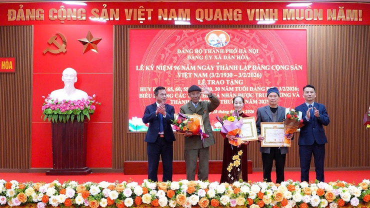 LỄ KỶ NIỆM 96 NĂM NGÀY THÀNH LẬP ĐẢNG CỘNG SẢN VIỆT NAM VÀ TRAO TẶNG HUY HIỆU ĐẢNG ĐỢT 03/02/2026 - Ảnh 8.