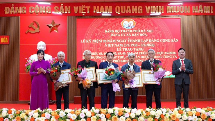 LỄ KỶ NIỆM 96 NĂM NGÀY THÀNH LẬP ĐẢNG CỘNG SẢN VIỆT NAM VÀ TRAO TẶNG HUY HIỆU ĐẢNG ĐỢT 03/02/2026 - Ảnh 9.