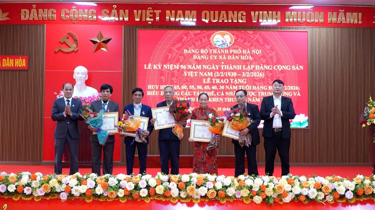 LỄ KỶ NIỆM 96 NĂM NGÀY THÀNH LẬP ĐẢNG CỘNG SẢN VIỆT NAM VÀ TRAO TẶNG HUY HIỆU ĐẢNG ĐỢT 03/02/2026 - Ảnh 11.