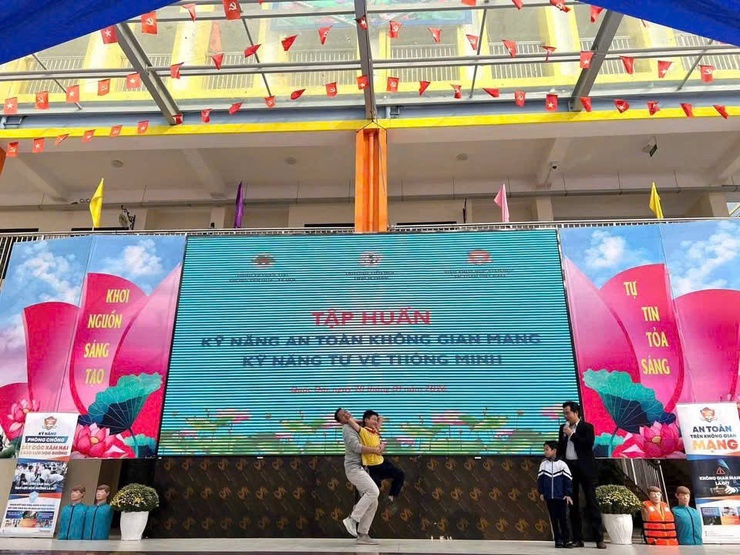 Quốc Oai tổ chức chuyên đề “An toàn trên không gian mạng” cho học sinh Tiểu học và THCS Thạch Thán- Ảnh 6.