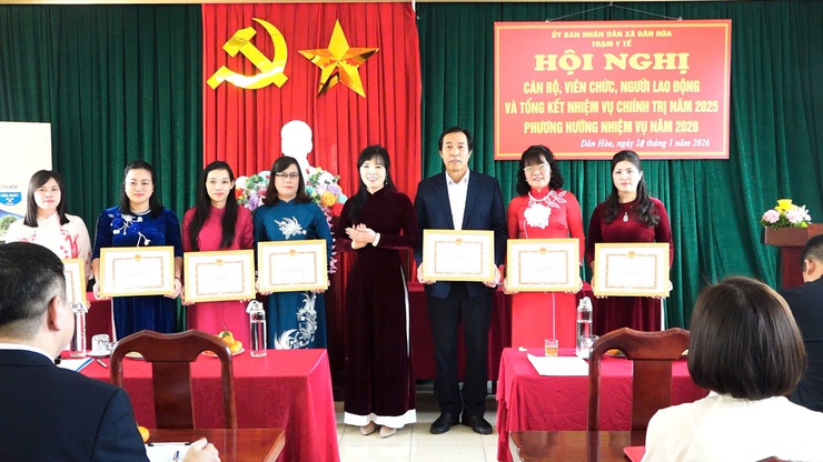 TRẠM Y TẾ XÃ DÂN HÒA TỔNG KẾT NHIỆM VỤ NĂM 2025, TRIỂN KHAI PHƯƠNG HƯỚNG NHIỆM VỤ NĂM 2026- Ảnh 9.