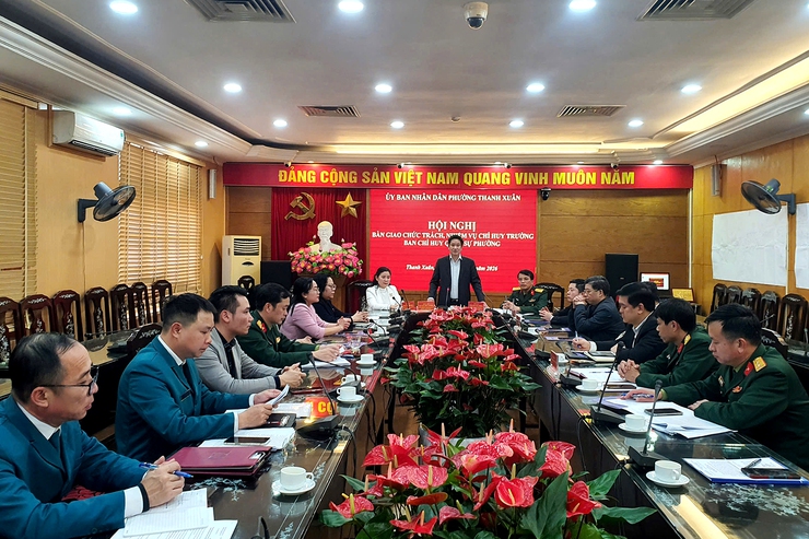 Phường Thanh Xuân tổ chức hội nghị bàn giao chức trách, nhiệm vụ Chỉ huy trưởng Ban Chỉ huy quân sự phường- Ảnh 1.