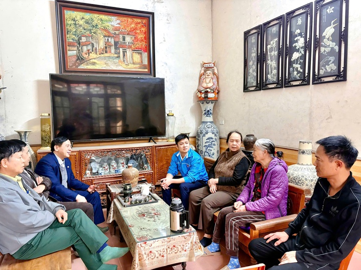 Uỷ ban Mặt trận Tổ quốc Việt Nam phường tuyên truyền, vận động nhân dân bàn giao mặt bằng thực hiện các dự án trên địa bàn- Ảnh 1.