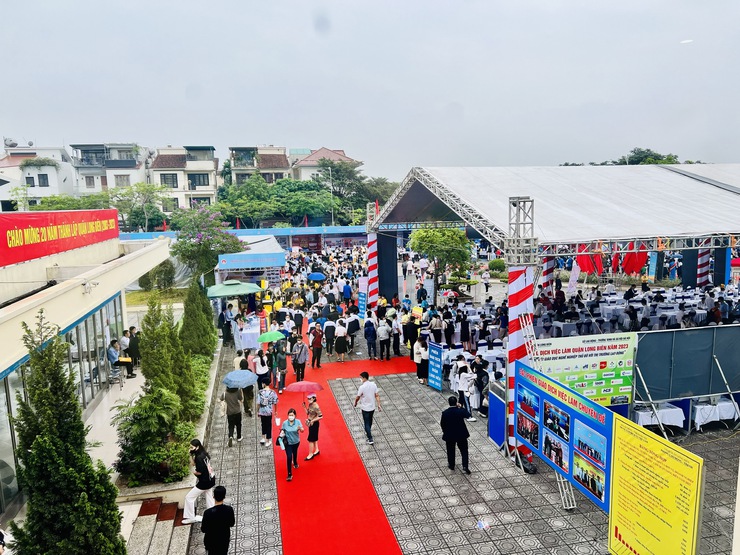 Đào tạo nghề gắn với giải quyết việc làm cho người lao động trên địa bàn phường Long Biên- Ảnh 1.