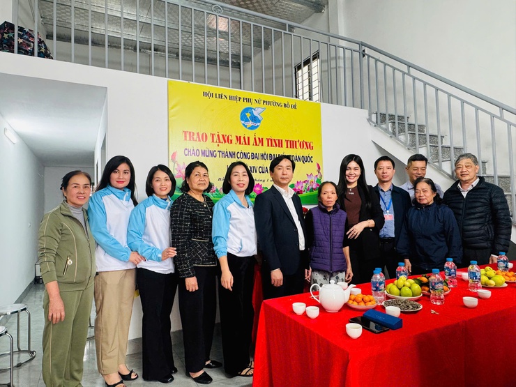 Hội Liên hiệp phụ nữ phường Bồ Đề trao tặng "Mái ấm tình thương" cho hội viên phụ nữ có hoàn cảnh khó khăn- Ảnh 6.