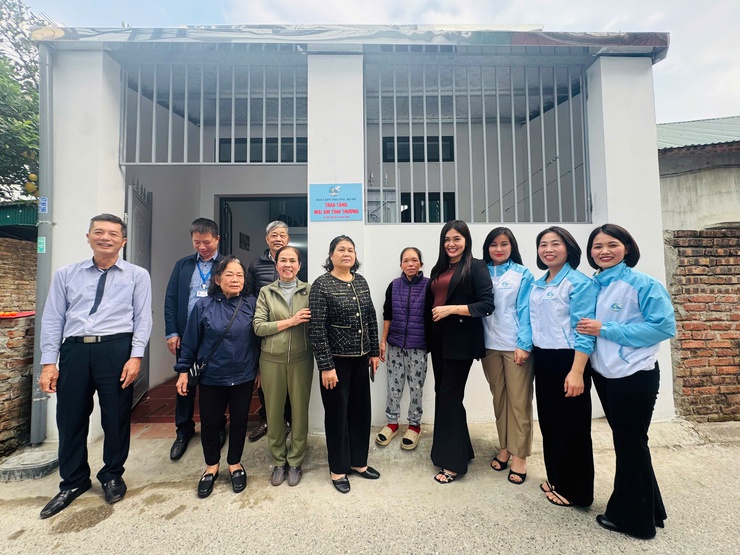 Hội Liên hiệp phụ nữ phường Bồ Đề trao tặng "Mái ấm tình thương" cho hội viên phụ nữ có hoàn cảnh khó khăn- Ảnh 5.