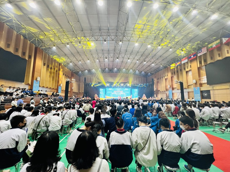 Đào tạo nghề gắn với giải quyết việc làm cho người lao động trên địa bàn phường Long Biên- Ảnh 2.