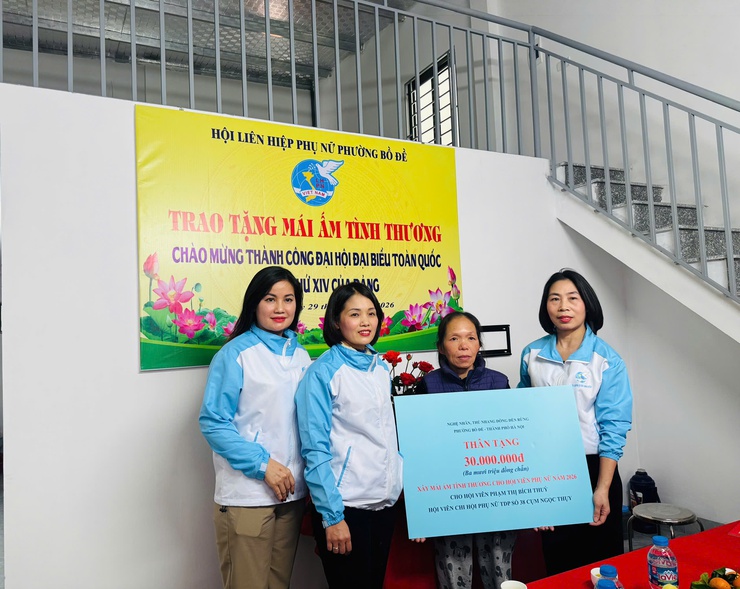 Hội Liên hiệp phụ nữ phường Bồ Đề trao tặng "Mái ấm tình thương" cho hội viên phụ nữ có hoàn cảnh khó khăn- Ảnh 3.