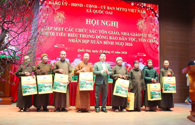 Quốc Oai gặp mặt chức sắc tôn giáo, nhà giáo ưu tú và người tiêu biểu nhân dịp Xuân Bính Ngọ 2026- Ảnh 3.