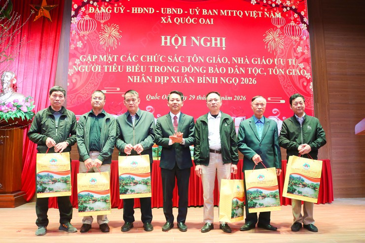Quốc Oai gặp mặt chức sắc tôn giáo, nhà giáo ưu tú và người tiêu biểu nhân dịp Xuân Bính Ngọ 2026- Ảnh 4.
