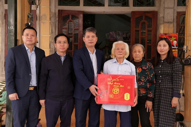 Xã Yên Xuân: Thăm tặng quà gia đình chính sách, người có công với cách mạng nhân dịp Tết nguyên đán Bính Ngọ năm 2026- Ảnh 6.