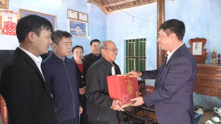 Xã Yên Xuân: Thăm tặng quà gia đình chính sách, người có công với cách mạng nhân dịp Tết nguyên đán Bính Ngọ năm 2026- Ảnh 2.