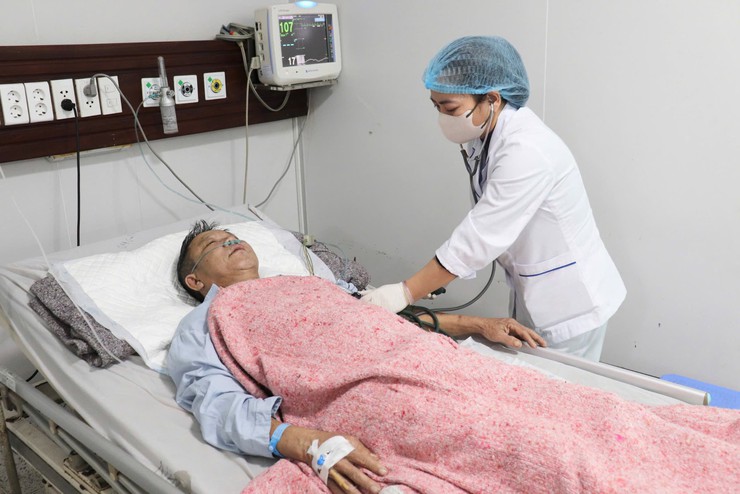 Lọc máu cấp cứu cho bệnh nhân viêm phổi nặng- Ảnh 1.