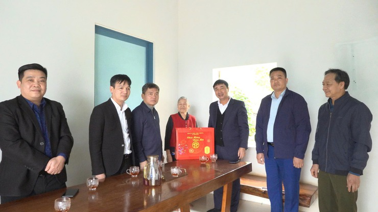 Xã Yên Xuân: Thăm tặng quà gia đình chính sách, người có công với cách mạng nhân dịp Tết nguyên đán Bính Ngọ năm 2026- Ảnh 1.