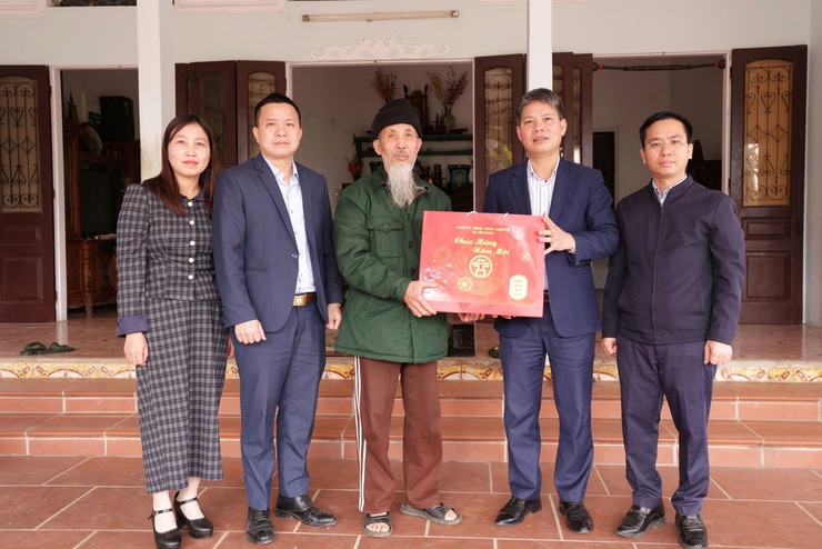 Xã Yên Xuân: Thăm tặng quà gia đình chính sách, người có công với cách mạng nhân dịp Tết nguyên đán Bính Ngọ năm 2026- Ảnh 5.