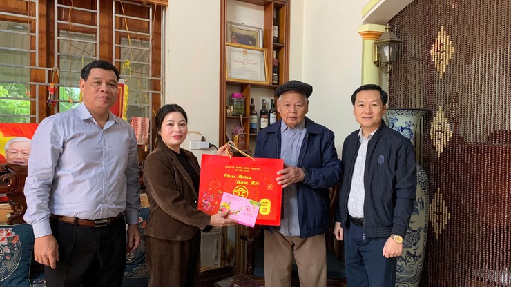 Xã Yên Xuân: Thăm tặng quà gia đình chính sách, người có công với cách mạng nhân dịp Tết nguyên đán Bính Ngọ năm 2026- Ảnh 7.