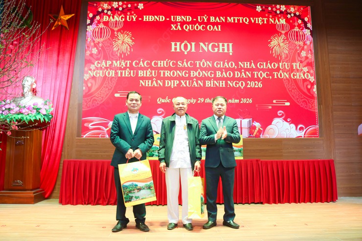 Quốc Oai gặp mặt chức sắc tôn giáo, nhà giáo ưu tú và người tiêu biểu nhân dịp Xuân Bính Ngọ 2026- Ảnh 5.