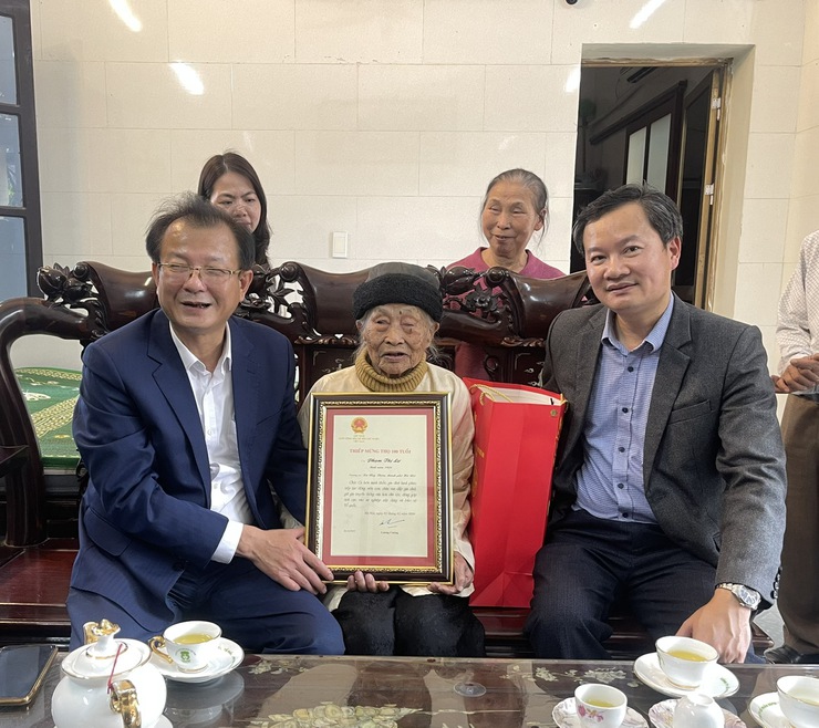 Thăm, tặng quà Tết Nguyên đán Bính Ngọ năm 2026 cho người có công và các đối tượng chính sách- Ảnh 6.