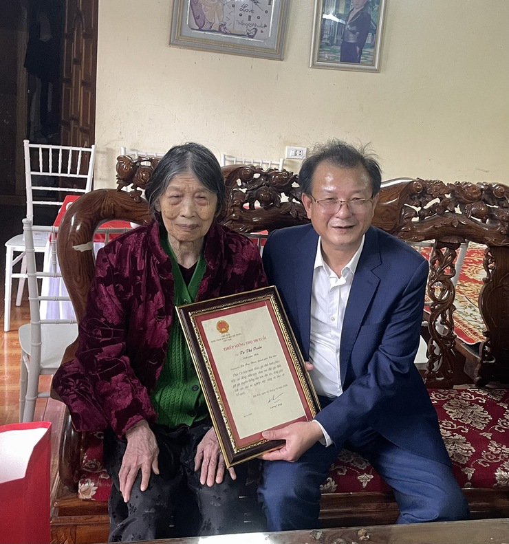 Thăm, tặng quà Tết Nguyên đán Bính Ngọ năm 2026 cho người có công và các đối tượng chính sách- Ảnh 5.