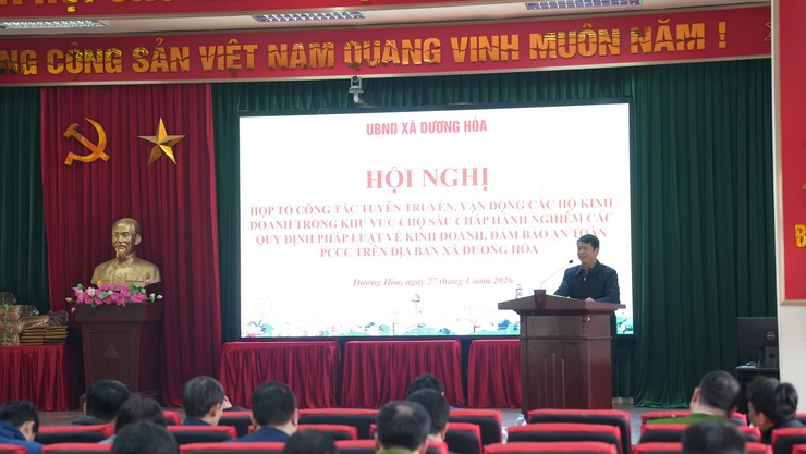 Tuyên truyền, vận động các hộ kinh doanh tại chợ Sấu chấp hành nghiêm các quy định về đảm bảo an toàn phòng cháy, chữa cháy dịp cận Tết- Ảnh 1.