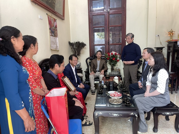 Thăm, tặng quà Tết Nguyên đán Bính Ngọ năm 2026 cho người có công và các đối tượng chính sách- Ảnh 8.