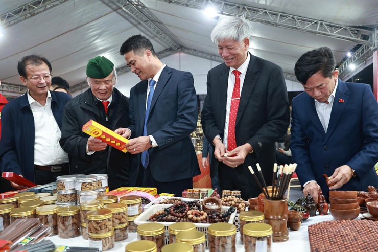 Kết nối làng nghề, xúc tiến thương mại phục vụ Tết Nguyên đán Bính Ngọ 2026- Ảnh 3.