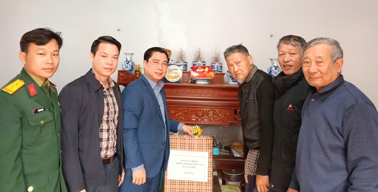 ỨNG HÒA TỔ CHỨC CÁC ĐOÀN THĂM, TẶNG QUÀ NGƯỜI CÓ CÔNG NHÂN DỊP TẾT NGUYÊN ĐÁN BÍNH NGỌ NĂM 2026.- Ảnh 7.