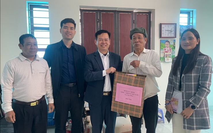 ỨNG HÒA TỔ CHỨC CÁC ĐOÀN THĂM, TẶNG QUÀ NGƯỜI CÓ CÔNG NHÂN DỊP TẾT NGUYÊN ĐÁN BÍNH NGỌ NĂM 2026.- Ảnh 17.