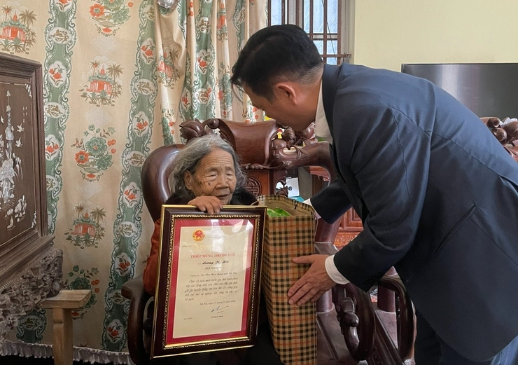 ỨNG HÒA TỔ CHỨC CÁC ĐOÀN THĂM, TẶNG QUÀ NGƯỜI CÓ CÔNG NHÂN DỊP TẾT NGUYÊN ĐÁN BÍNH NGỌ NĂM 2026.- Ảnh 18.