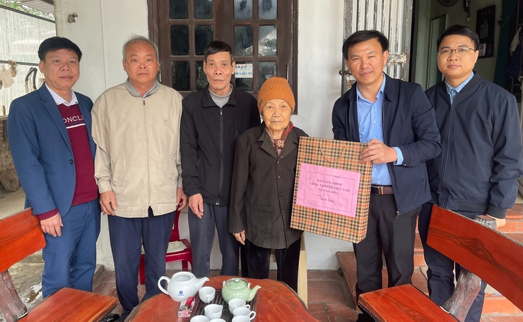 ỨNG HÒA TỔ CHỨC CÁC ĐOÀN THĂM, TẶNG QUÀ NGƯỜI CÓ CÔNG NHÂN DỊP TẾT NGUYÊN ĐÁN BÍNH NGỌ NĂM 2026.- Ảnh 31.