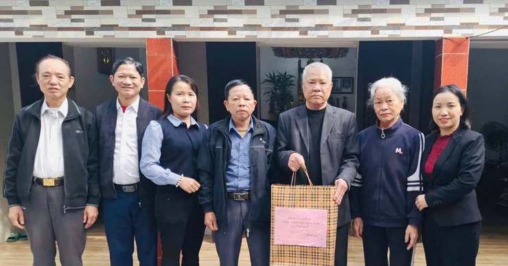 ỨNG HÒA TỔ CHỨC CÁC ĐOÀN THĂM, TẶNG QUÀ NGƯỜI CÓ CÔNG NHÂN DỊP TẾT NGUYÊN ĐÁN BÍNH NGỌ NĂM 2026.- Ảnh 35.