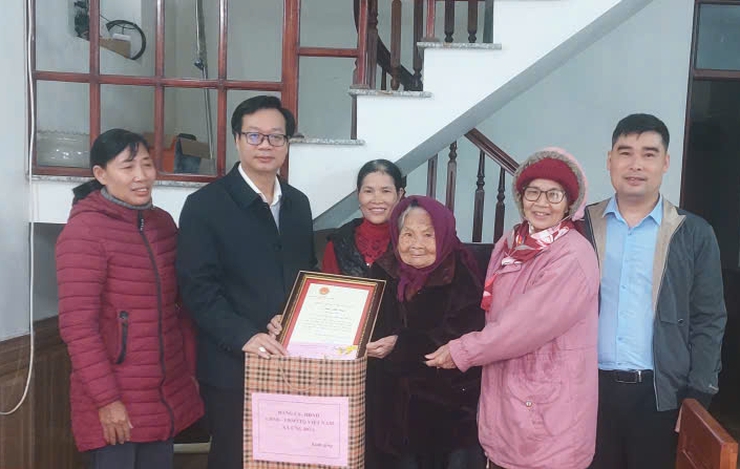 ỨNG HÒA TỔ CHỨC CÁC ĐOÀN THĂM, TẶNG QUÀ NGƯỜI CÓ CÔNG NHÂN DỊP TẾT NGUYÊN ĐÁN BÍNH NGỌ NĂM 2026.- Ảnh 8.