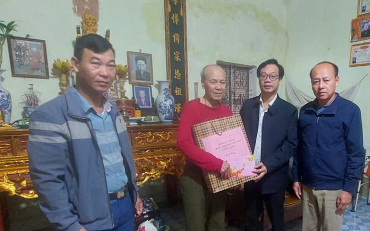 ỨNG HÒA TỔ CHỨC CÁC ĐOÀN THĂM, TẶNG QUÀ NGƯỜI CÓ CÔNG NHÂN DỊP TẾT NGUYÊN ĐÁN BÍNH NGỌ NĂM 2026.- Ảnh 9.