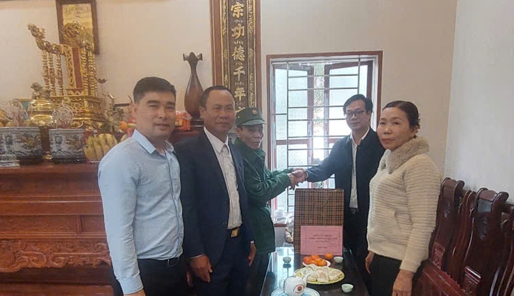 ỨNG HÒA TỔ CHỨC CÁC ĐOÀN THĂM, TẶNG QUÀ NGƯỜI CÓ CÔNG NHÂN DỊP TẾT NGUYÊN ĐÁN BÍNH NGỌ NĂM 2026.- Ảnh 10.