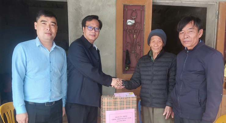 ỨNG HÒA TỔ CHỨC CÁC ĐOÀN THĂM, TẶNG QUÀ NGƯỜI CÓ CÔNG NHÂN DỊP TẾT NGUYÊN ĐÁN BÍNH NGỌ NĂM 2026.- Ảnh 11.