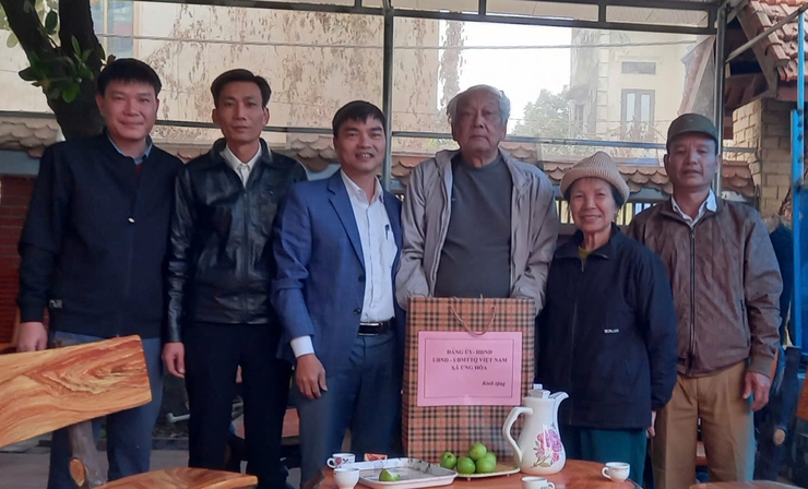 ỨNG HÒA TỔ CHỨC CÁC ĐOÀN THĂM, TẶNG QUÀ NGƯỜI CÓ CÔNG NHÂN DỊP TẾT NGUYÊN ĐÁN BÍNH NGỌ NĂM 2026.- Ảnh 22.