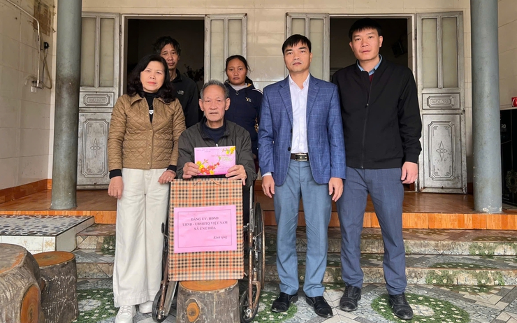 ỨNG HÒA TỔ CHỨC CÁC ĐOÀN THĂM, TẶNG QUÀ NGƯỜI CÓ CÔNG NHÂN DỊP TẾT NGUYÊN ĐÁN BÍNH NGỌ NĂM 2026.- Ảnh 25.